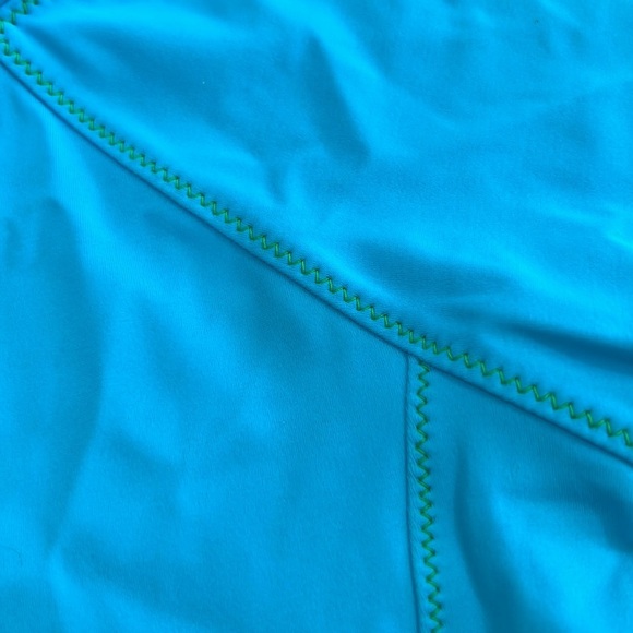 Lands' End rash guard size medium (5-6) - Picture 4 of 5